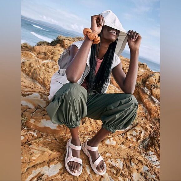 FP Movement Off The Grid Vest Utility Cargo Hooded Hiking Beige/Khaki Bone Small - Picture 3 of 12